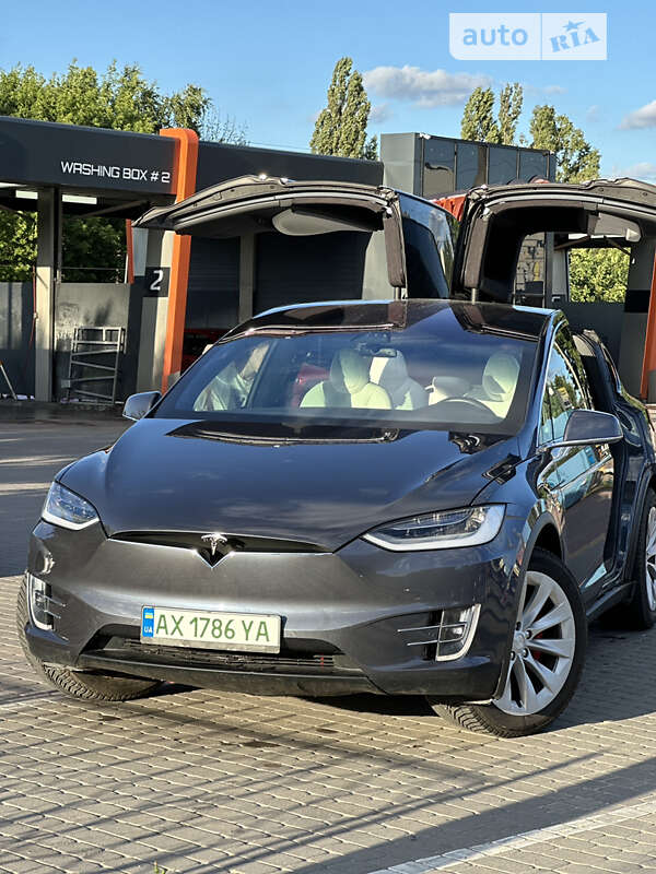 Tesla Model x (2019)