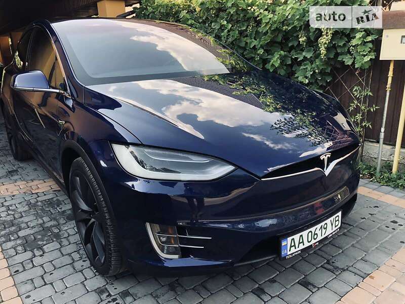 Tesla Model x (2016)