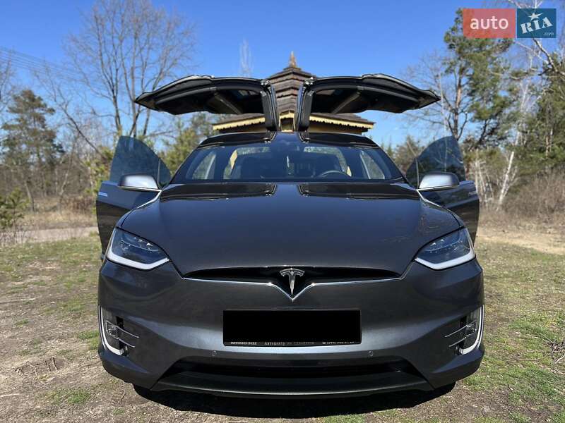 Tesla Model x (2016)