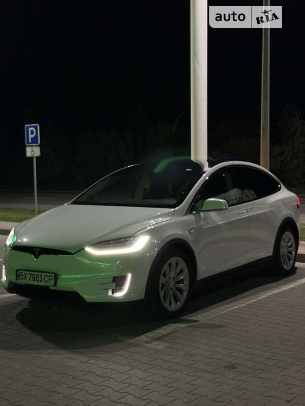 Tesla Model x90d (2016)