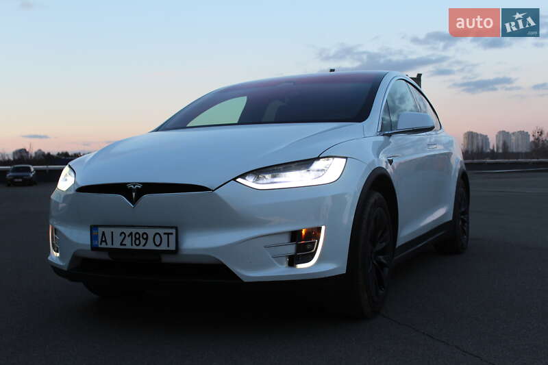 Tesla Model x (2019)