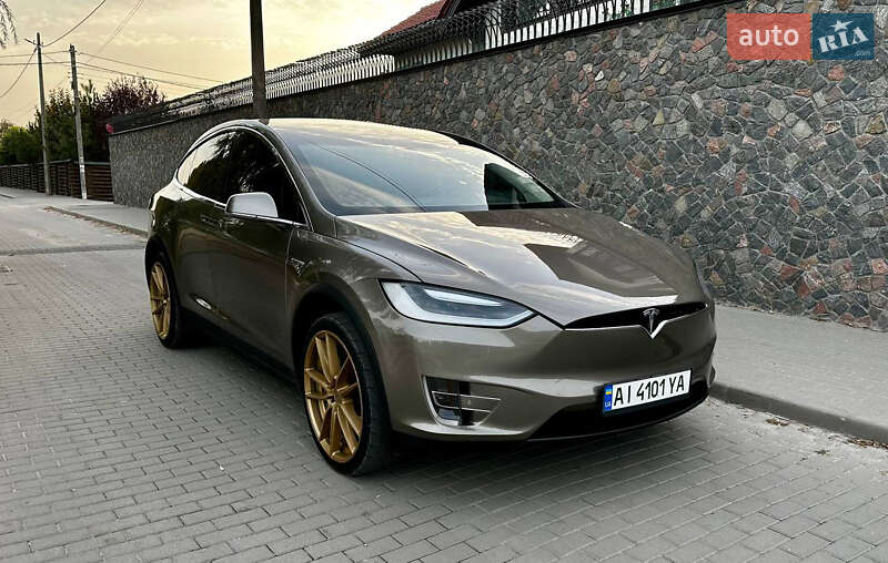 Tesla Model x (2016)