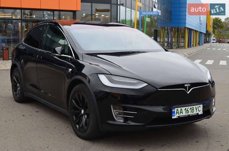 Tesla Model x (2020)