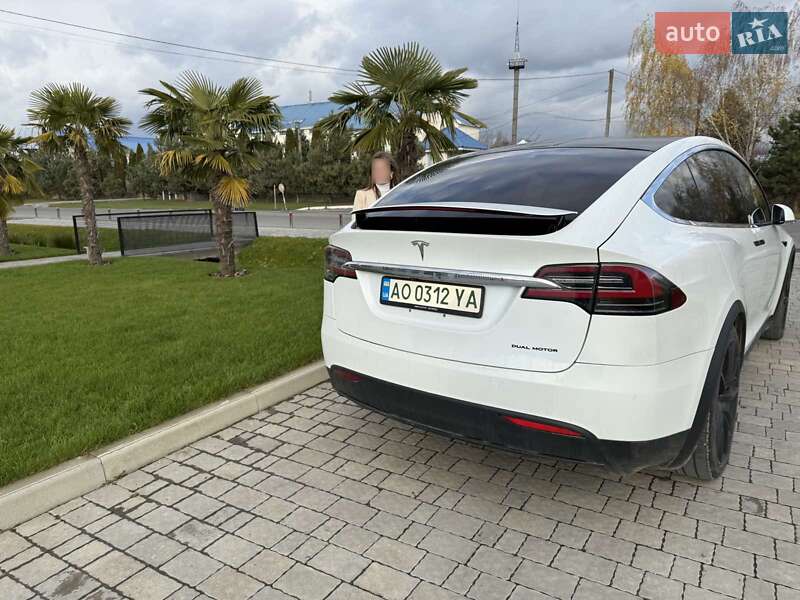 Tesla Model x (2019)