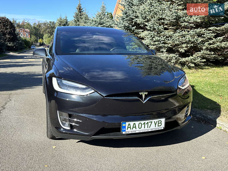 Tesla Model x (2016)