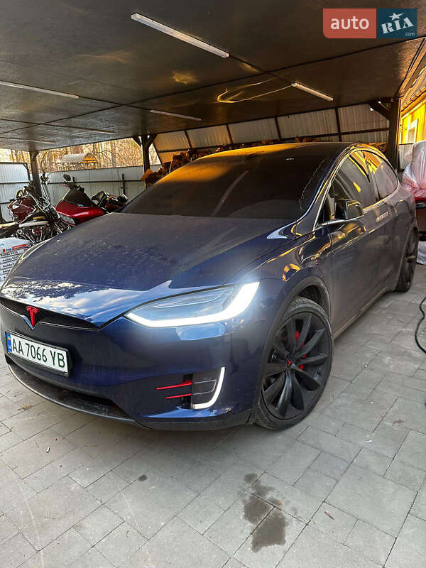 Tesla Model x (2016)