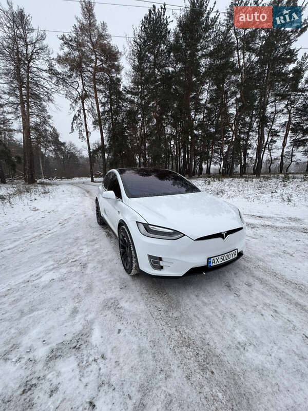 Tesla Model x (2016)