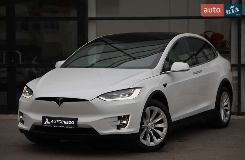 Tesla Model x (2020)