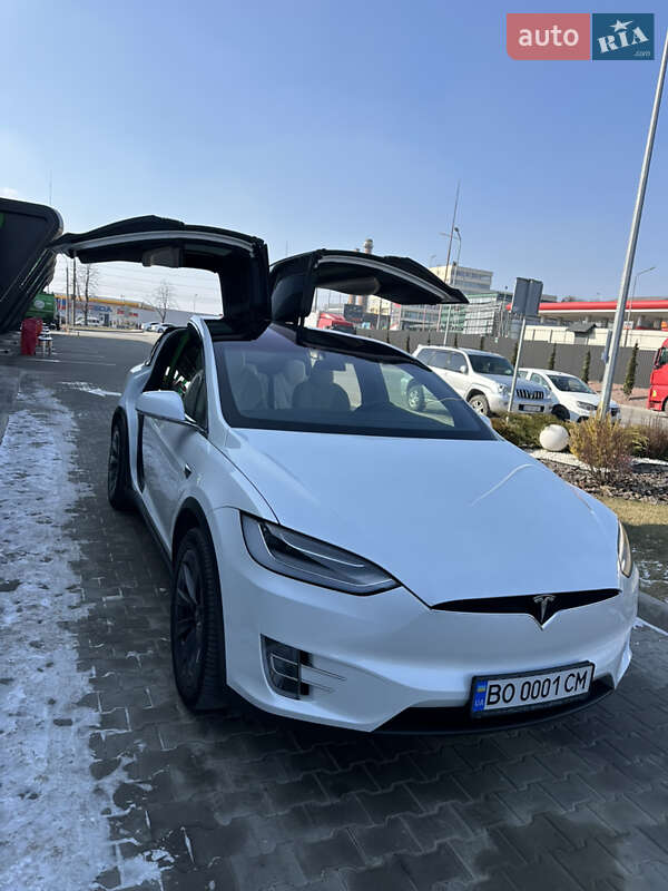 Tesla Model x (2020)