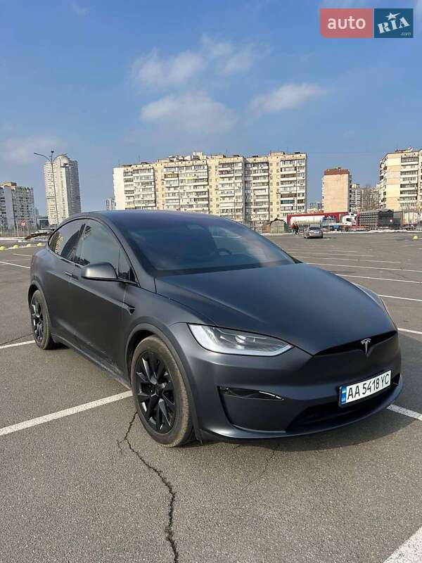 Tesla Model x (2024)