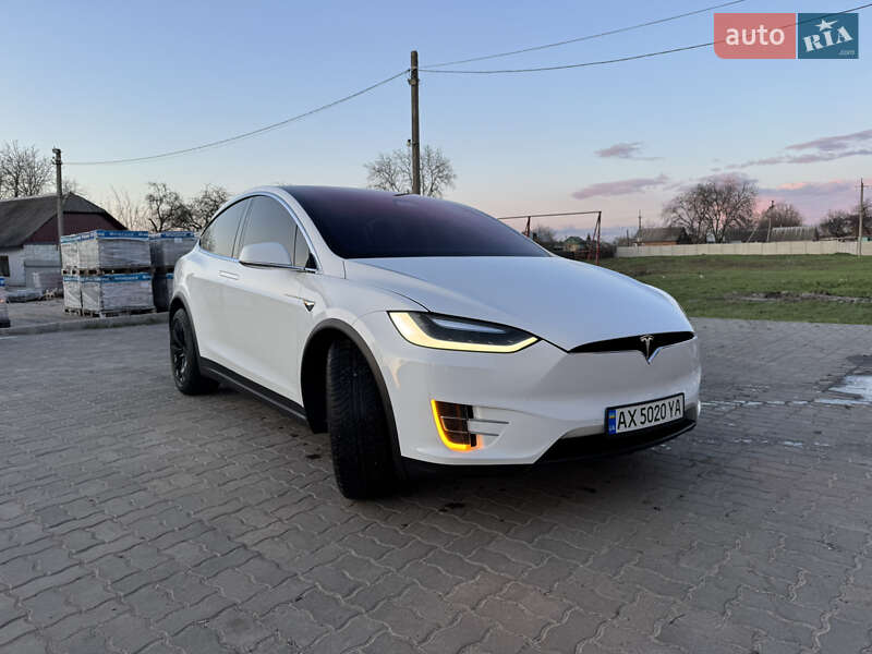 Tesla Model x (2016)