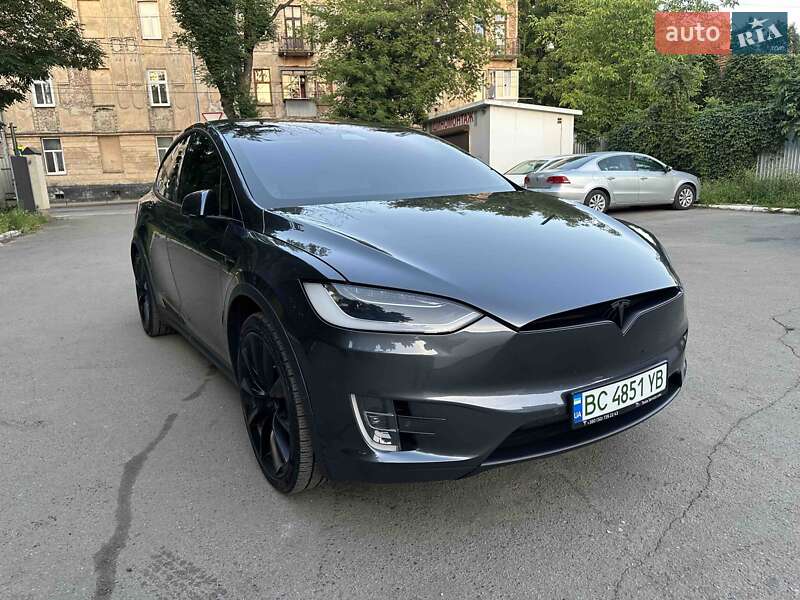 Tesla Model x (2020)