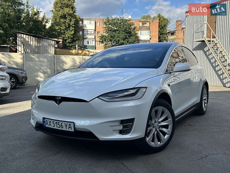 Tesla Model x (2020)