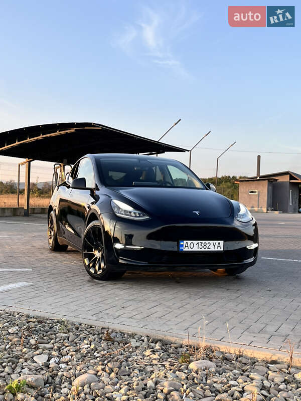 Tesla Model y (2020)