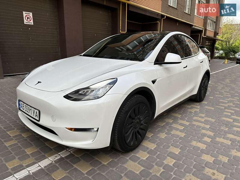 Tesla Model y (2021)