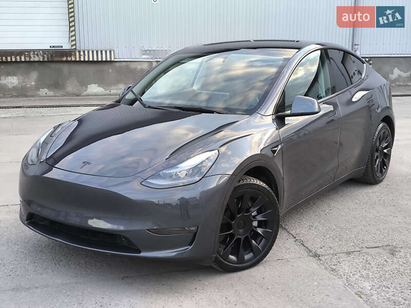 Tesla Model y (2023)