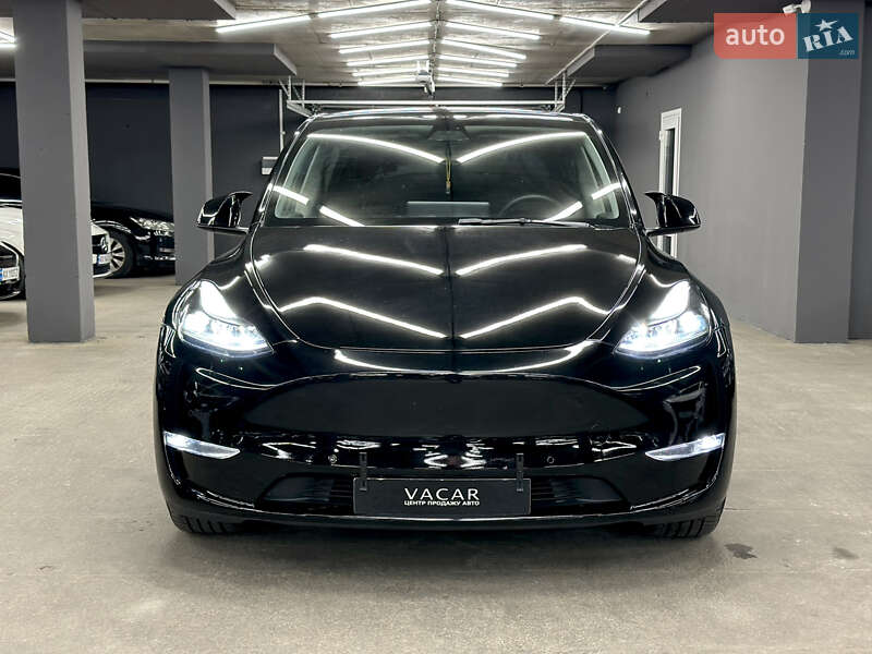 Tesla Model y (2021)