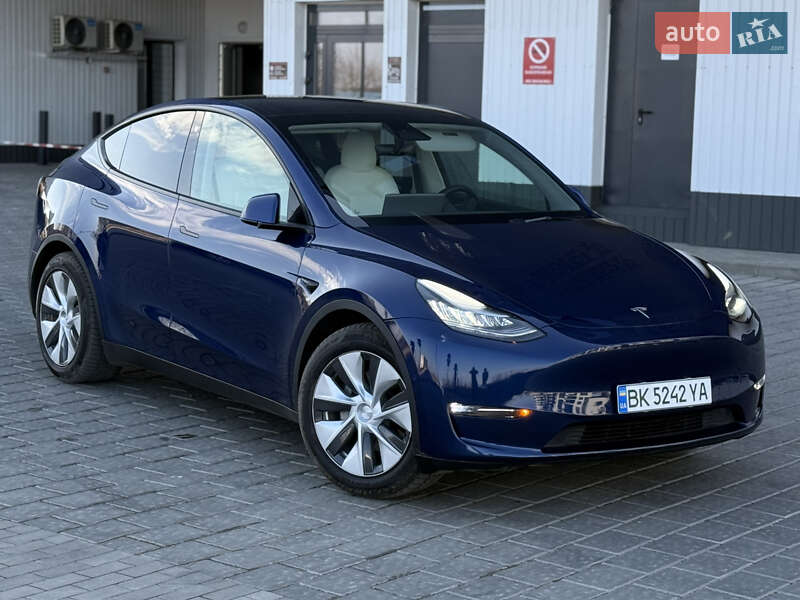 Tesla Model y (2021)