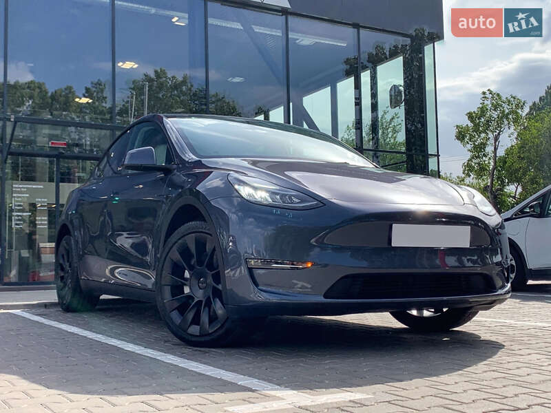 Tesla Model y (2023)