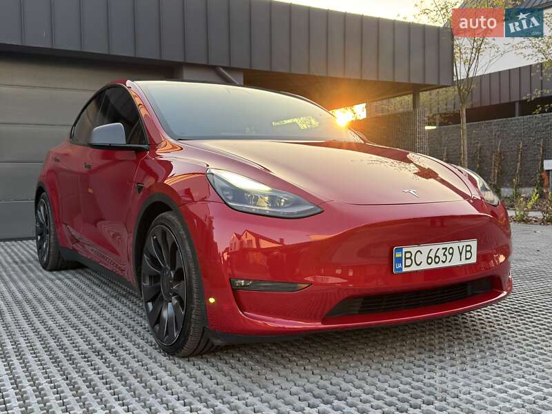 Tesla Model y (2021)