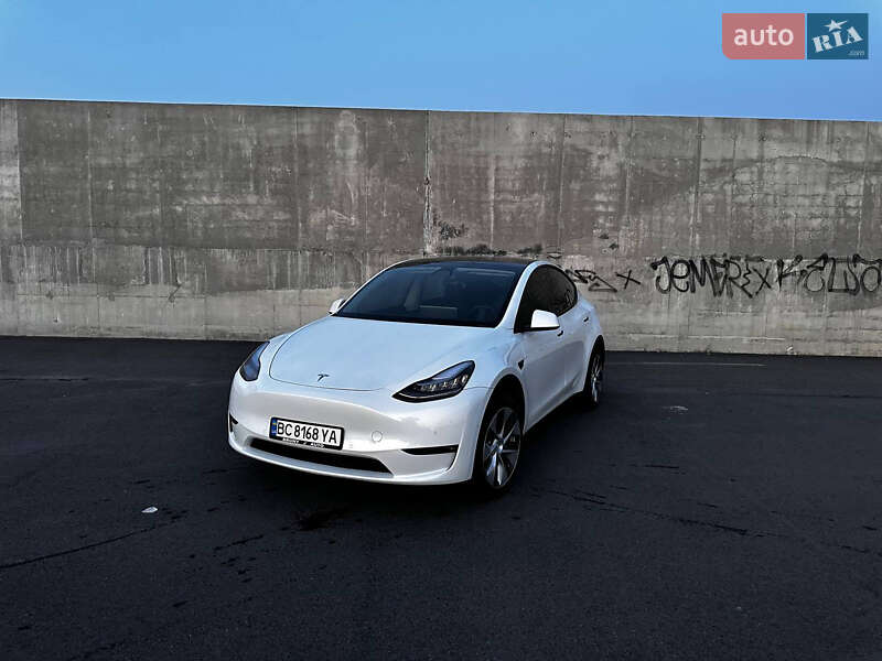 Tesla Model y (2022)