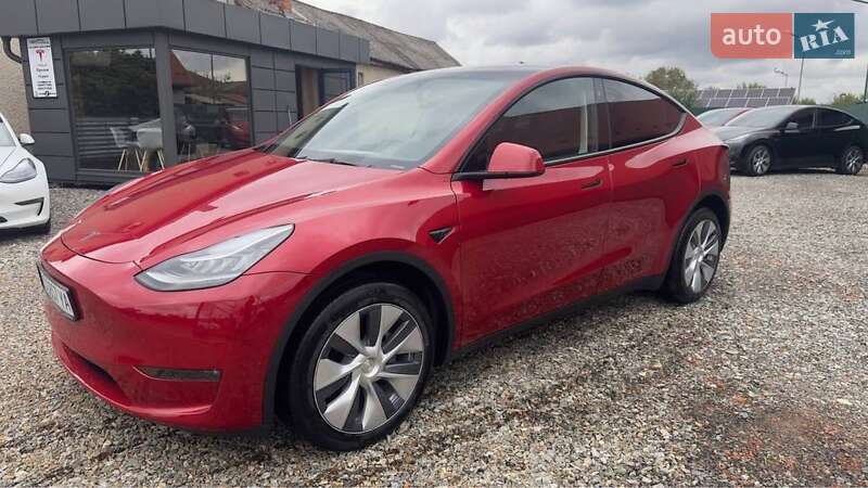 Tesla Model y (2023)