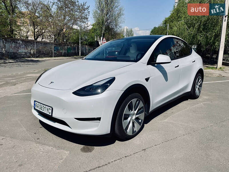 Tesla Model y (2021)