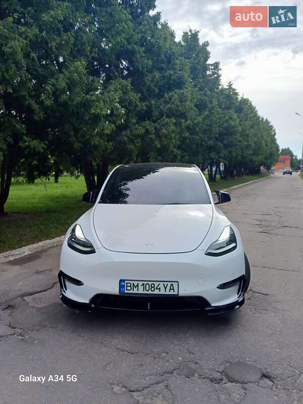 Tesla Model y (2021)