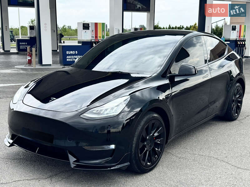 Tesla Model y (2022)