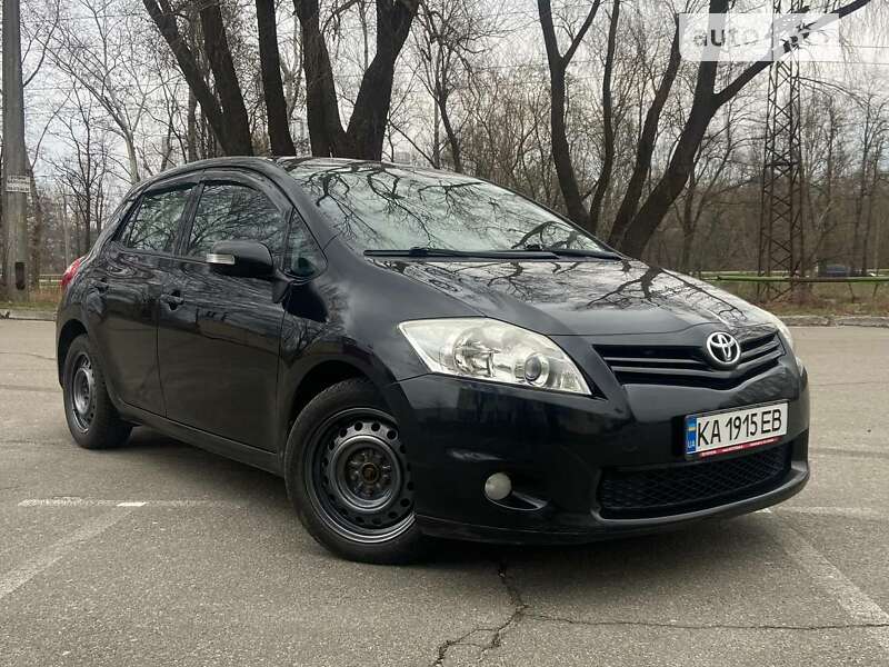 Toyota Auris (2010)