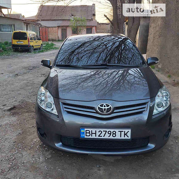 Toyota Auris (2011)