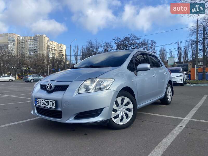 Toyota Auris (2009)
