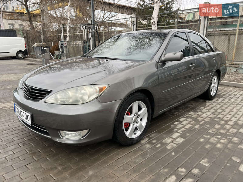 Toyota Camry (2004)