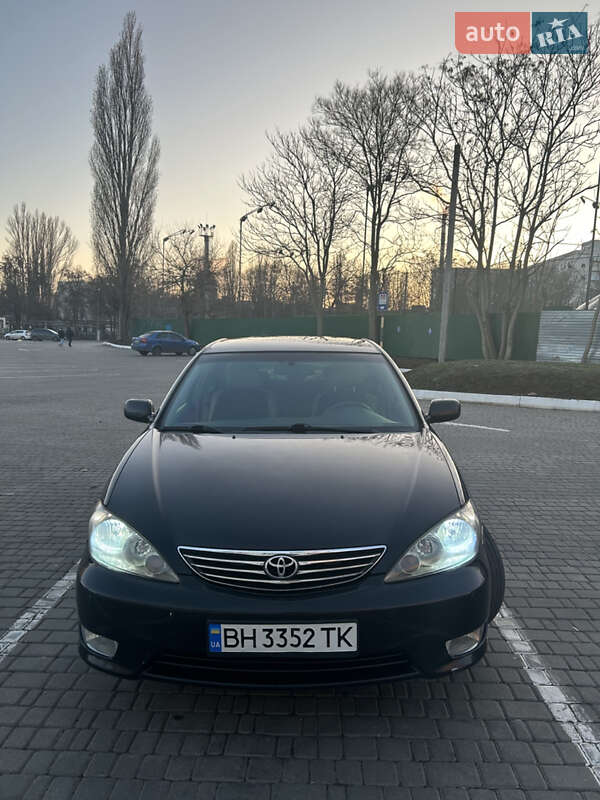 Toyota Camry (2004)