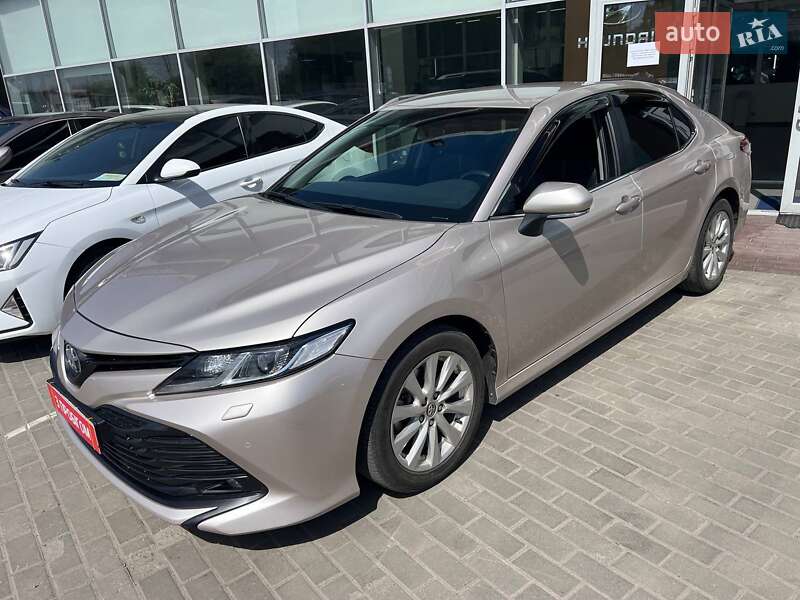 Toyota Camry (2017)