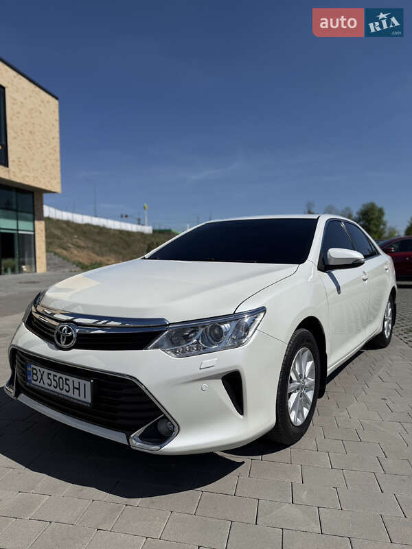 Toyota Camry (2015)