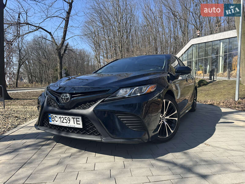 Toyota Camry (2019)