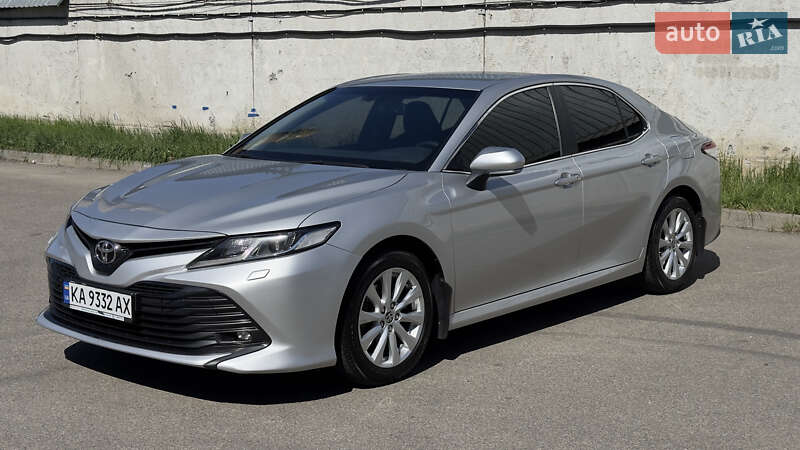 Toyota Camry (2020)