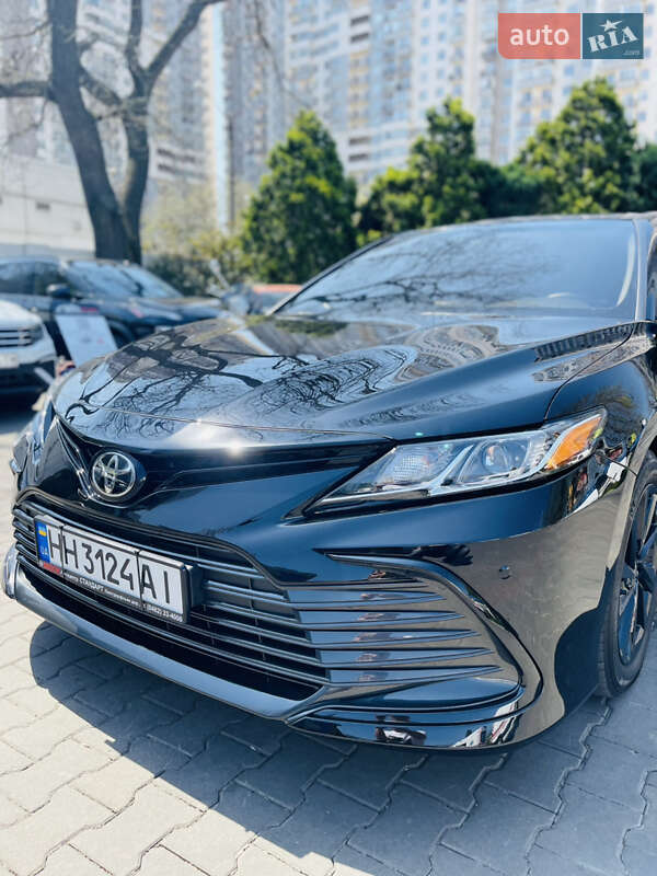 Toyota Camry (2021)
