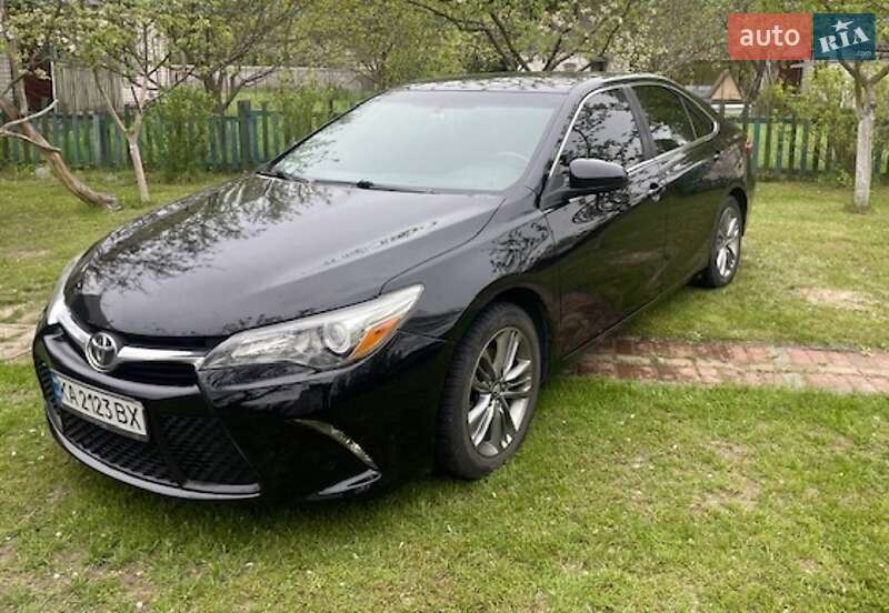 Toyota Camry (2016)