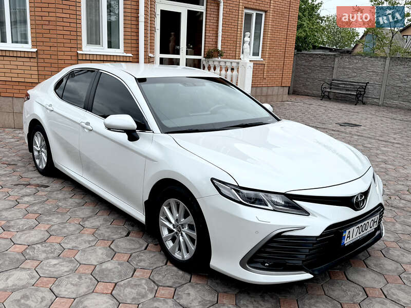 Toyota Camry (2021)