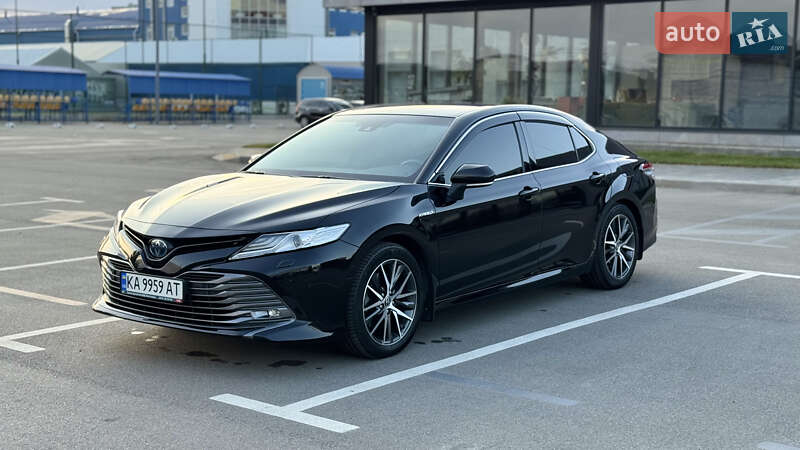 Toyota Camry (2020)