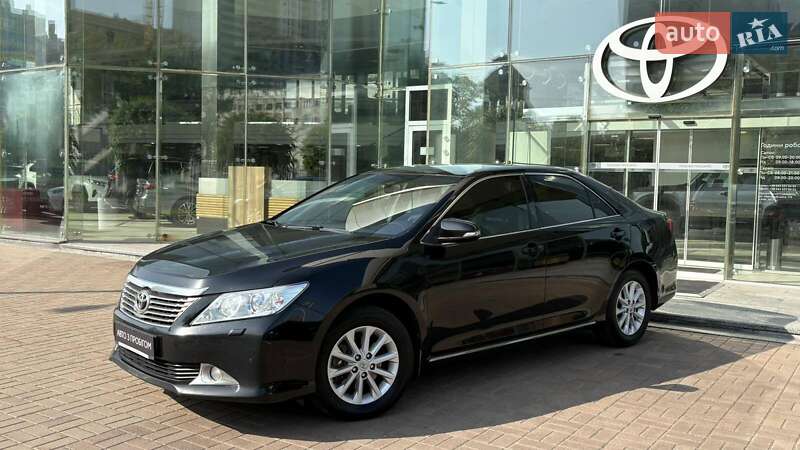 Toyota Camry (2012)