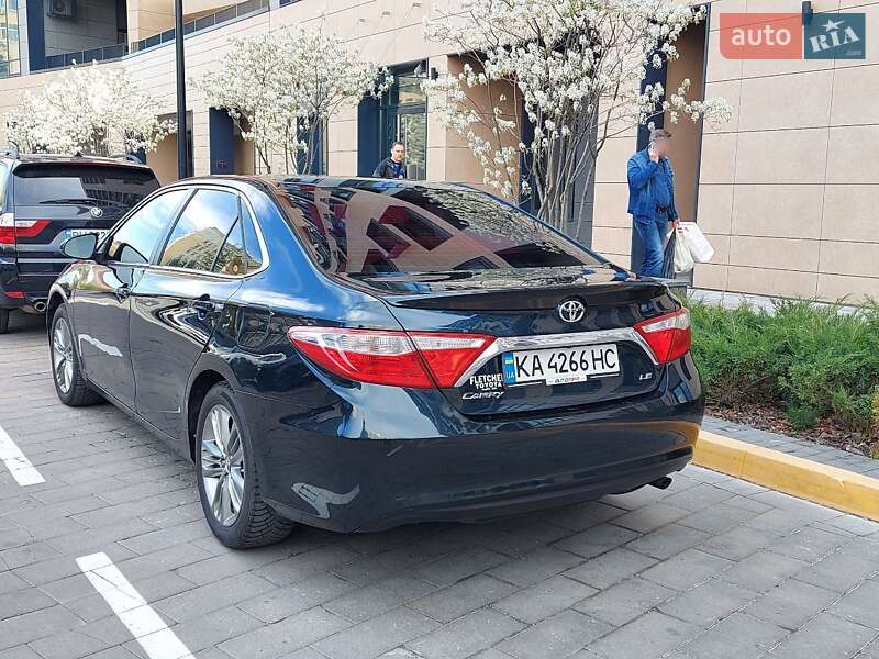 Toyota Camry (2016)