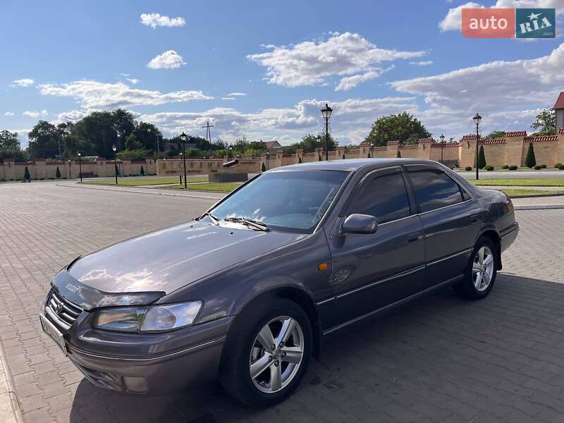 Toyota Camry (1998)