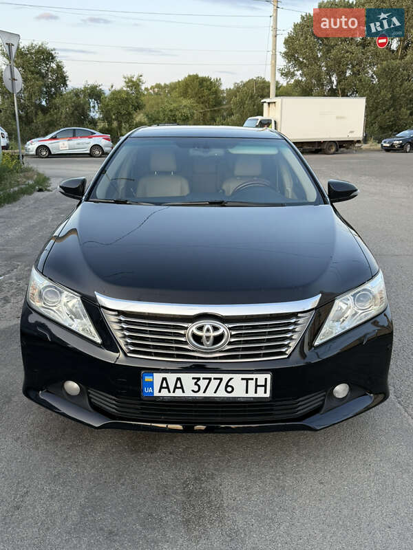 Toyota Camry (2012)