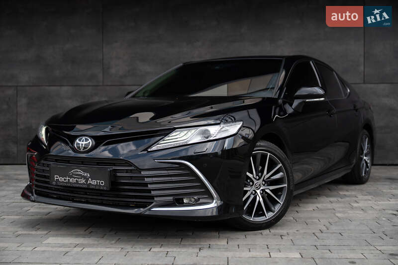 Toyota Camry (2021)