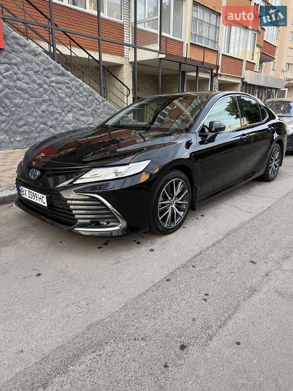 Toyota Camry (2021)