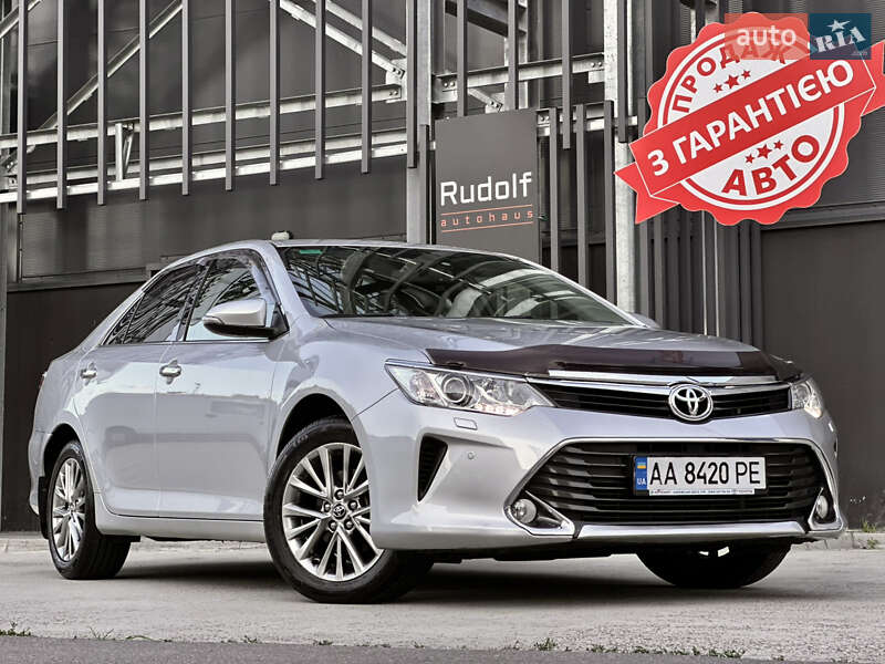 Toyota Camry (2016)