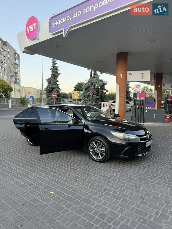 Toyota Camry (2016)